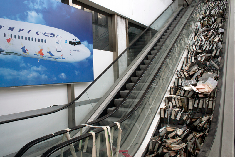 Illustration for article titled Athens' Abandoned International Airport Is Incredibly Creepy